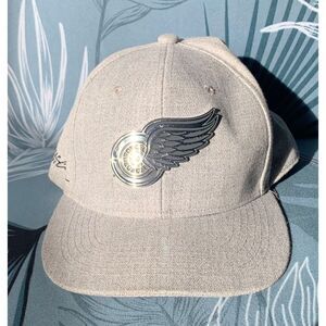 NEW Detroit Red Wings Melonwear Gray Metal Logo TRUCKER BASEBALL HAT CAP